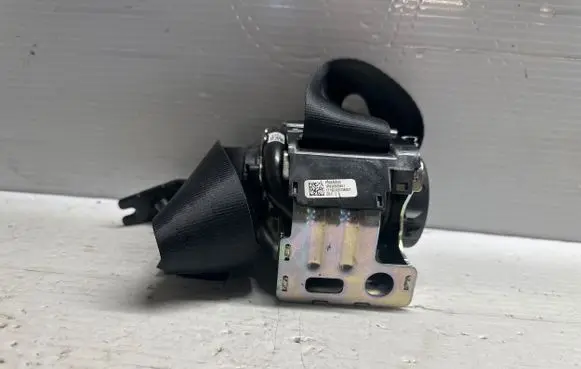 Volvo S90, V90 Rear seatbelt 39836042