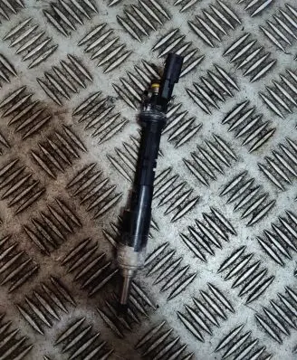 Mercedes-Benz A W177 Fuel injector A2820701000