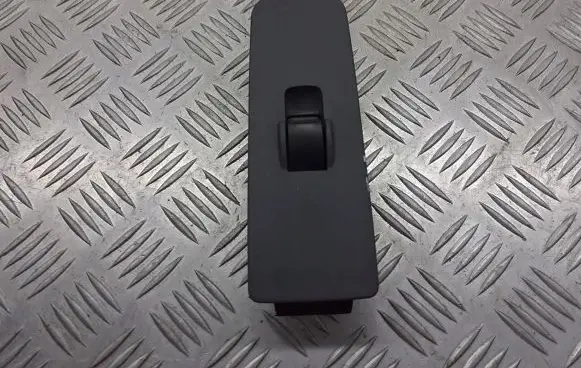 Mitsubishi Colt Quarter vent window switch MR587944