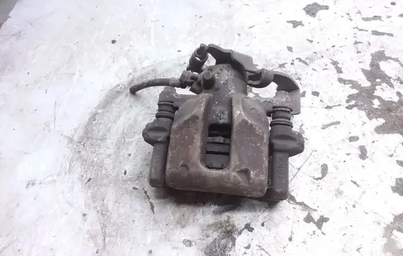 Toyota Auris E180 Rear brake caliper Y04929