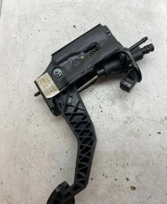 Audi A2 Clutch pedal 8Z1721059B