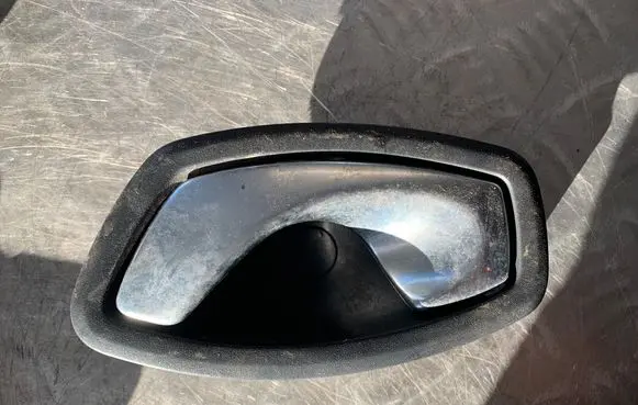 Renault Megane III Front door interior handle 8267300001R