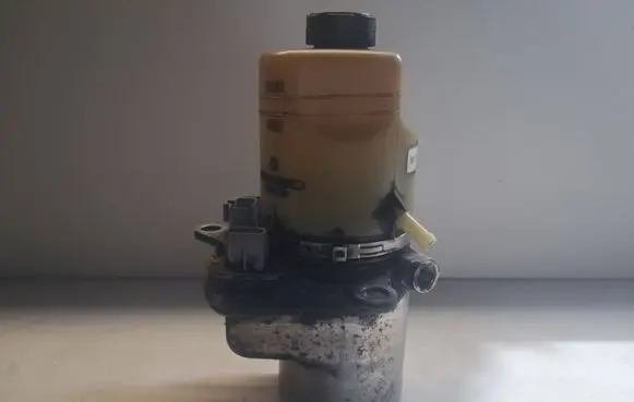 Ford Focus Power steering pump 3M513K514DG