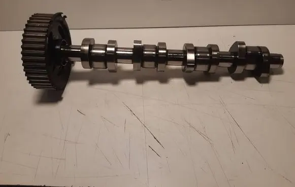 Skoda Fabia Mk1 (6Y) Camshaft 038109111E
