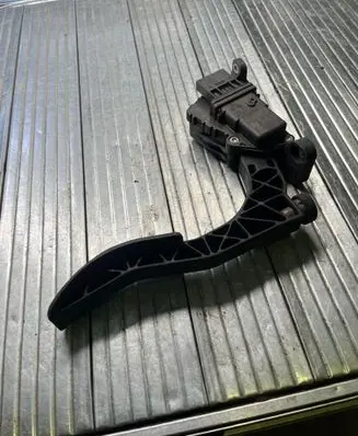 Audi A6 S6 C6 4F Accelerator throttle pedal 4F1723523A