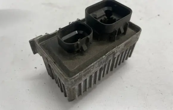 Opel Insignia A Glow plug pre-heat relay 55574293