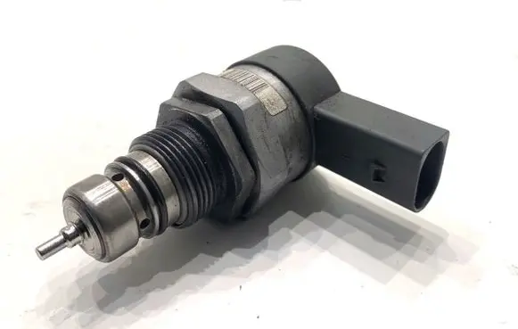 Seat Alhambra (Mk2) Fuel pressure regulator 057130764AB
