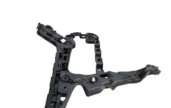 Volkswagen PASSAT B8 Bumper support mounting bracket corner 3G9807356A