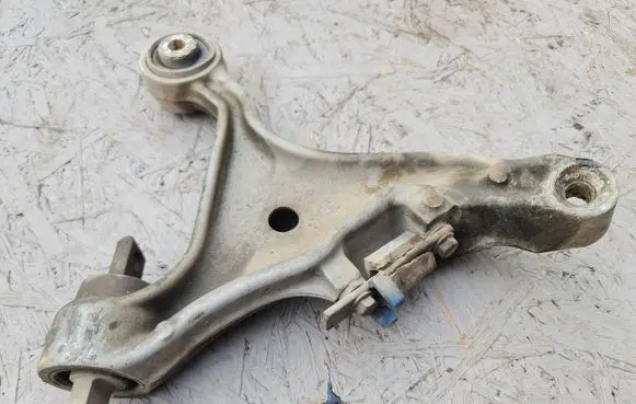 Volvo V70 Front lower control arm/wishbone 9492120 3989