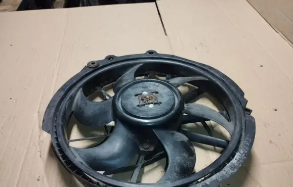 Ford Taurus Electric radiator cooling fan F6DH8C607BB