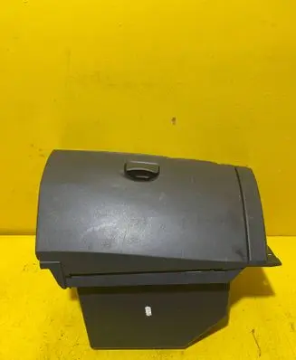 Renault Clio III Glove box
