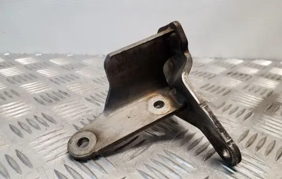 Skoda Octavia Mk3 (5E) Muffler mount bracket/holder 04L131561J