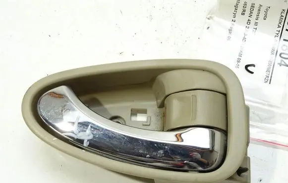Toyota Avensis T270 Rear door interior handle 69205-05050