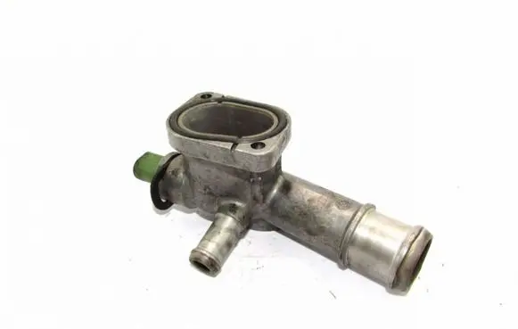 Volkswagen PASSAT B5 Engine coolant pipe/hose 038121133A