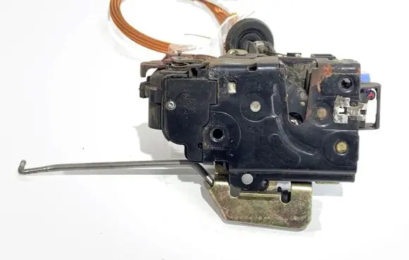 Audi A3 S3 8P Front door lock 