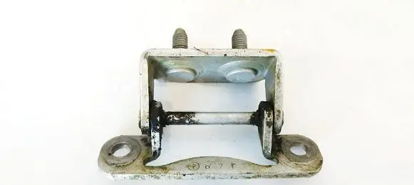 Subaru Legacy Tailgate/trunk/boot hinge 