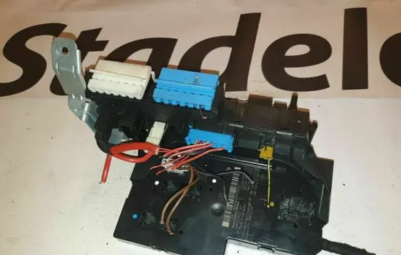 Mercedes-Benz C W204 SAM control unit A2049005003 2049005003