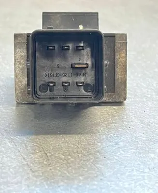 Nissan X-Trail T31 Glow plug pre-heat relay 12217794967