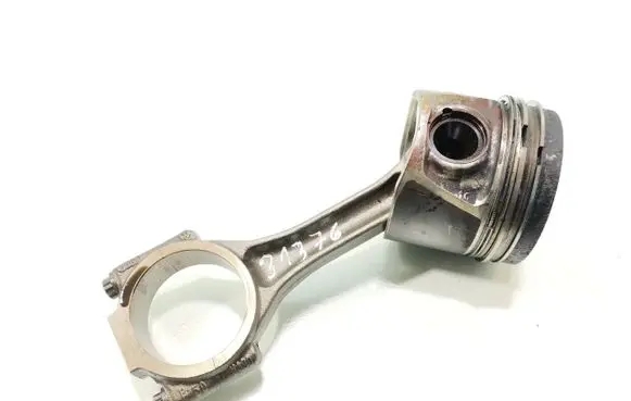 Volkswagen PASSAT B6 Piston with connecting rod 