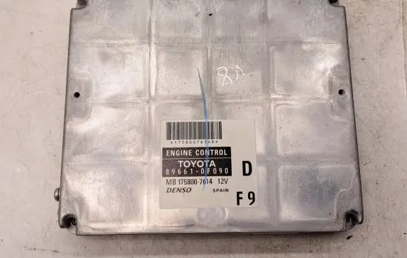 Toyota Corolla Verso AR10 Engine control unit/module MB1758007614 896610F090