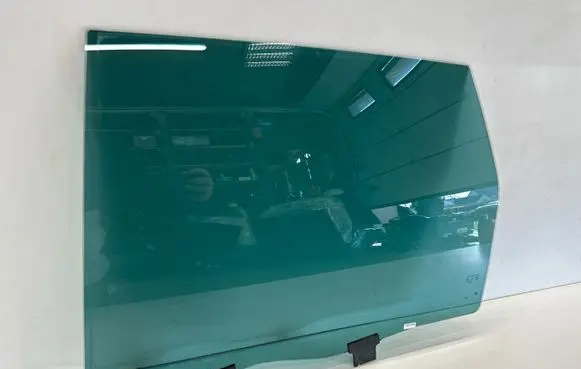 Volkswagen Touareg II Rear door window glass 7P5845025A