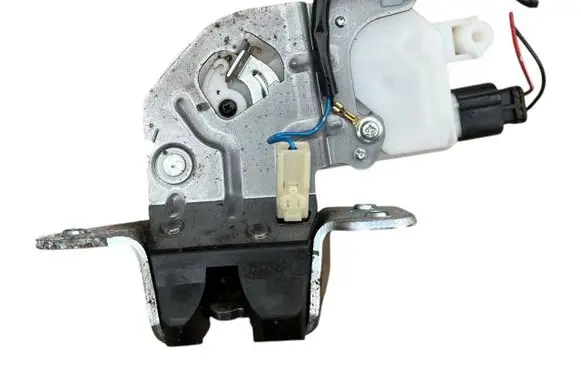 Mitsubishi Lancer VIII Tailgate/trunk/boot lock/catch/latch