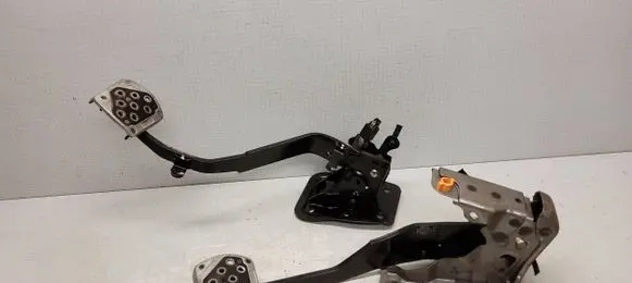Mitsubishi Outlander Pedal assembly 