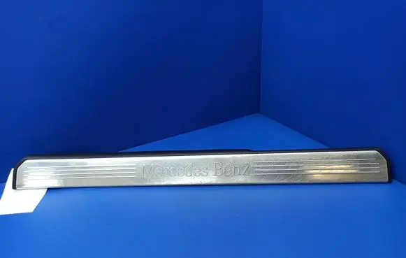 Mercedes-Benz S W221 Front sill trim cover A2216800235