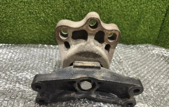 Ford Transit Custom Engine mount bracket BK216F012AD 060613 G2911262