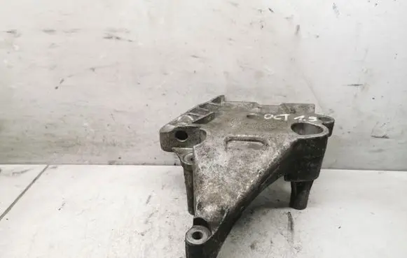 Skoda Octavia Mk2 (1Z) Engine mounting bracket 03G199207G