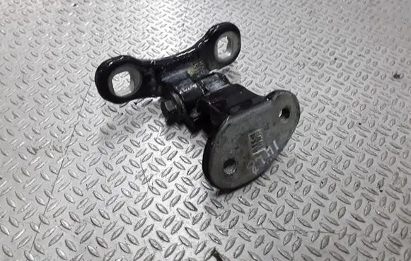 Volvo V50 Rear door lower hinge