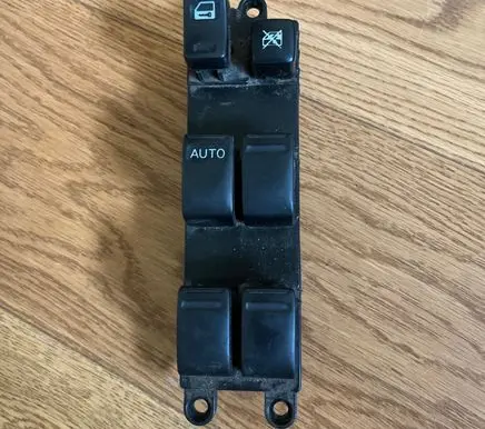 Nissan X-Trail T30 Electric window control switch