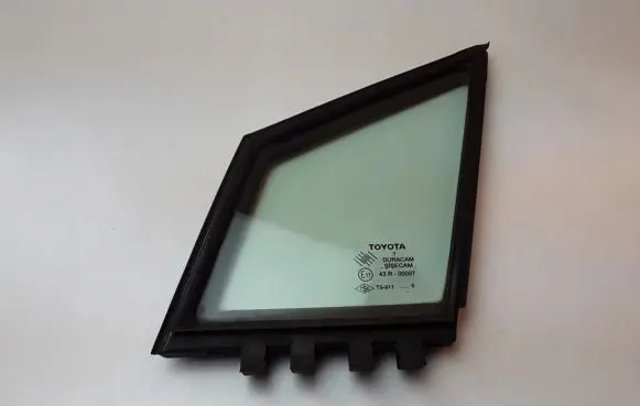 Toyota Corolla Verso AR10 Front triangle window/glass 682160F010