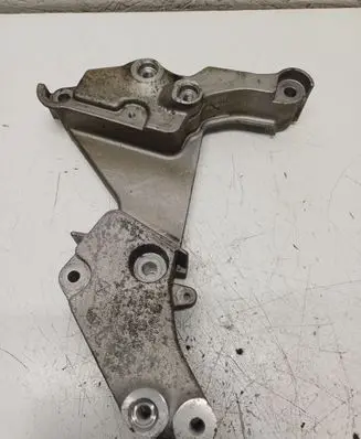 Volkswagen PASSAT B8 Engine mounting bracket 04E199275E