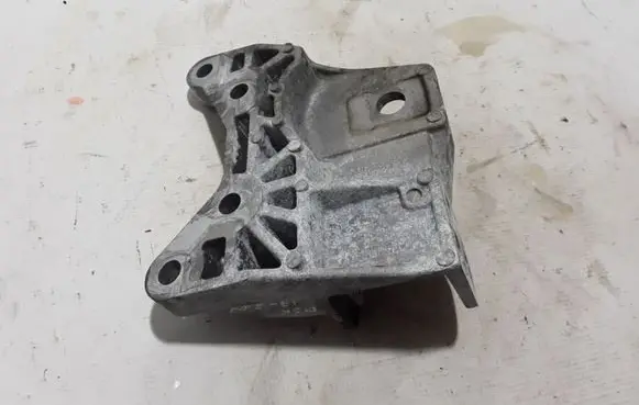 Land Rover Discovery Sport Engine mounting bracket GJ326P096AE