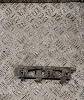 Front bumper mounting bracket