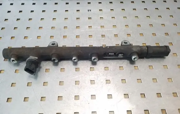 Opel Vivaro Fuel main line pipe 8200347176 0445214024