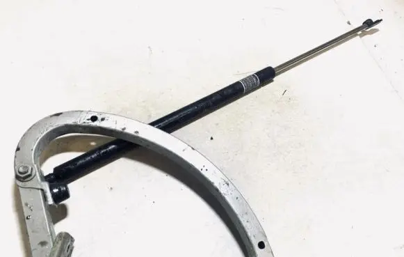 Lexus IS 220D-250-350 Tailgate/trunk strut/damper
