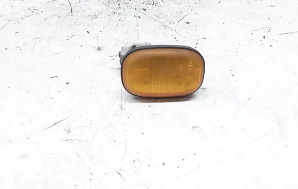 Toyota Avensis Verso Front fender indicator light