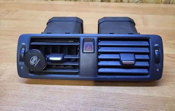 Volvo V50 Dash center air vent grill