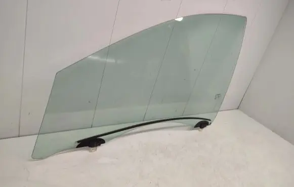 Renault Fluence Front door window glass four-door