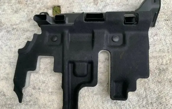 Opel Insignia A Dashboard lower bottom trim panel 13302770 524950853