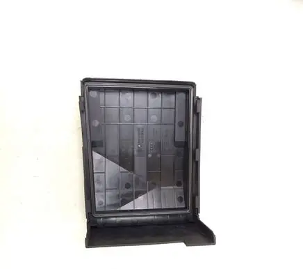 Volkswagen PASSAT B7 Fuse box cover 1K0937132F 1K0937132G