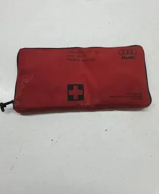 Audi A4 S4 B8 8K First aid kit 8K0860282C