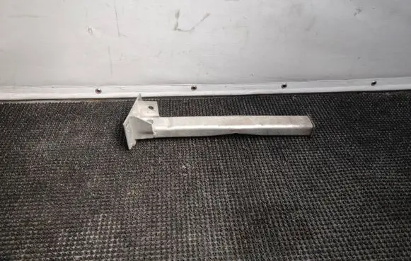 Citroen DS5 Radiator mount bracket D233422