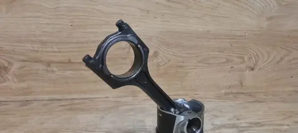 Volvo V60 Piston with connecting rod