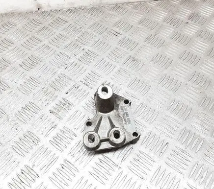 Engine mounting bracket