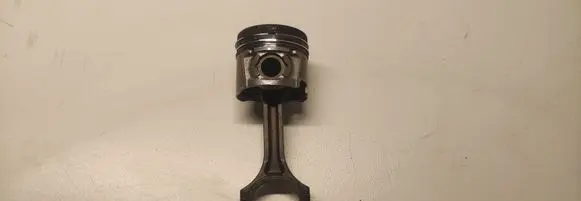 Hyundai Tucson TL Piston with connecting rod