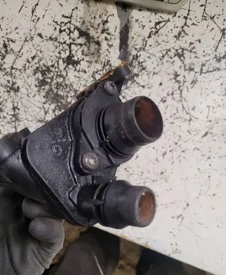 Citroen C5 Thermostat/thermostat housing