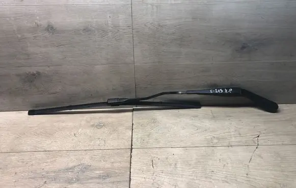 Mercedes-Benz E W213 Front wiper blade arm W000062232